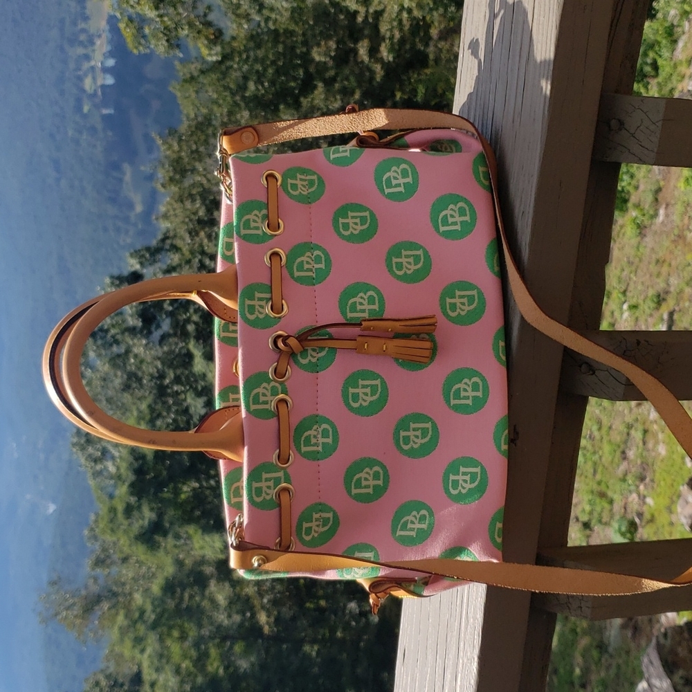 Dooney & Bourke hand bag